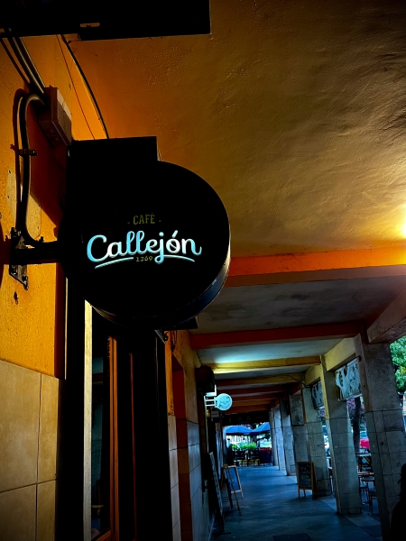 The sign for Bar Callejón, which uses the Sofia typeface, designed by Latinotype’s Daniel Hernández.