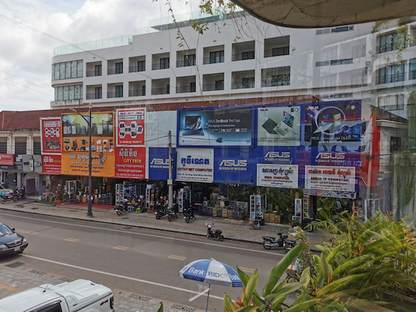 Muol fonts in Siem Reap shop signs. Image: Sovichet Tep of Anagata Type.