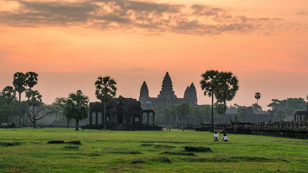 Angkor Wat. Photo by Roth Chanvirak on Unsplash.