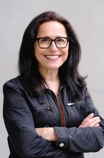 Professional photograph of Karen Brewer.
