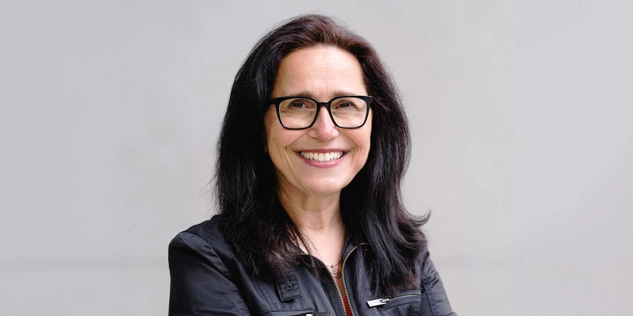 Karen Brewer_headshot external 2x1 (1)
